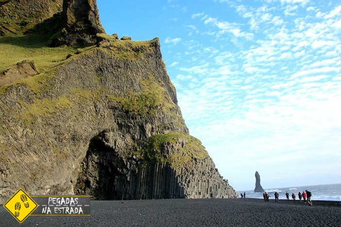 Praia de areia preta próxima à cidade de Viki, Islândia. Foto: CFR / Blog Pegadas na Estrada