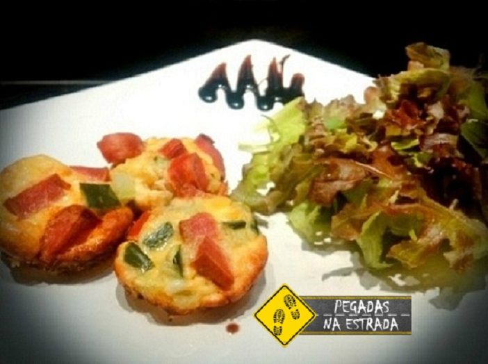 Omelete com salada de folhas. Foto: CFR / Blog Pegadas na Estrada